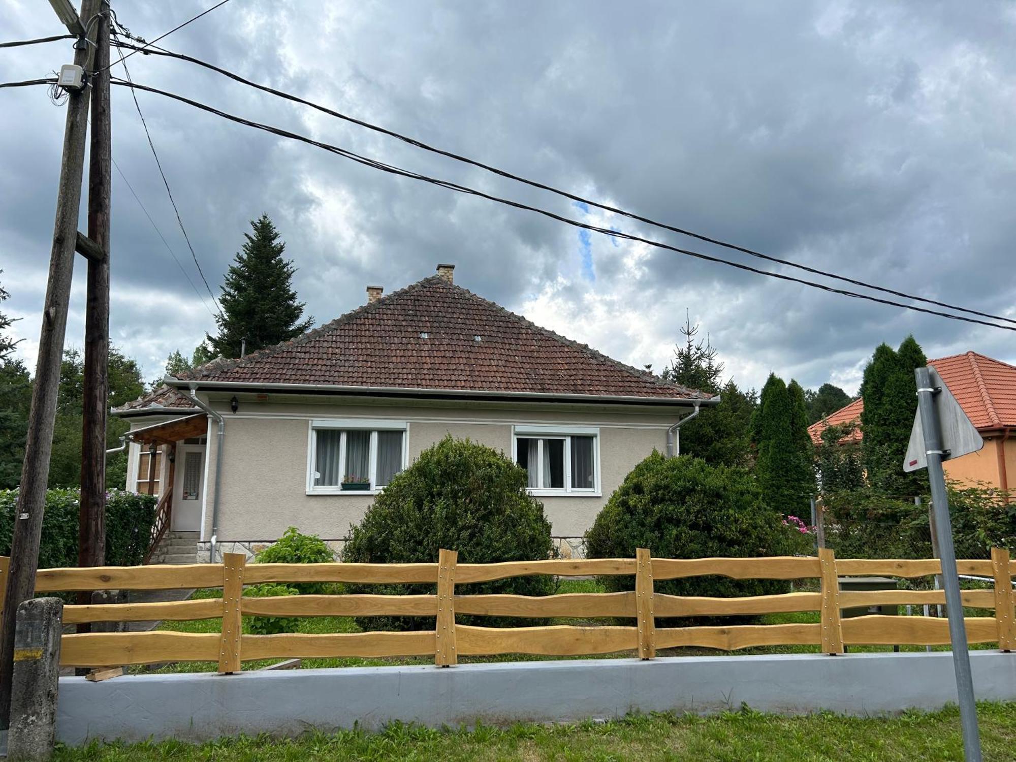 Hotel Oeroemvoelgy Vendeghaz Bozsva Exterior foto