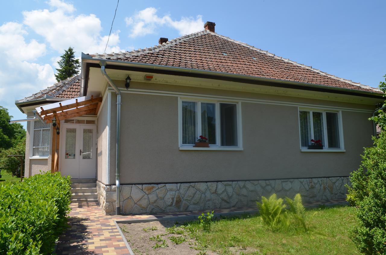Hotel Oeroemvoelgy Vendeghaz Bozsva Exterior foto